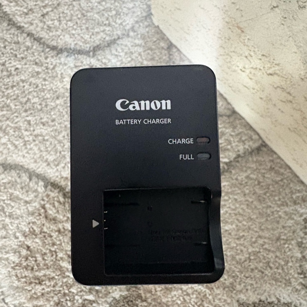 Canon PowerShot SX730 HS Digital Camera with Flip Screen 20.3MP
40x Optical Zoom - Picture 8 of 8